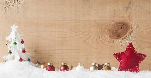 Weihnachtsbaum auf Schneeflockenhintergrund — Stockfoto