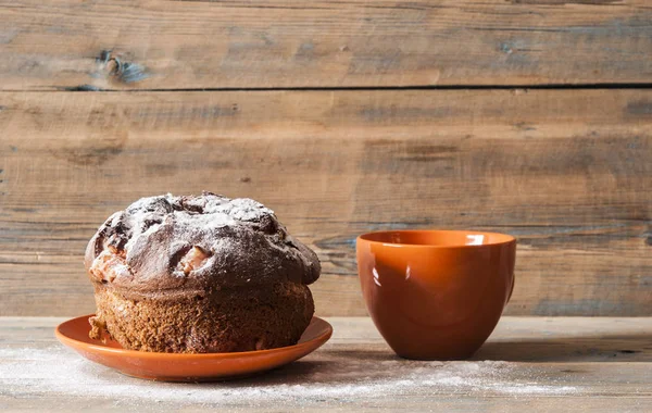 Kaffekopp och tårta med socker glasyr — Stockfoto