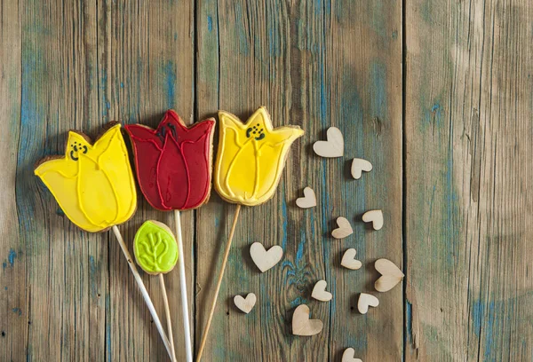 Kakor i form av blommor tulpaner. Ovanifrån, plats för text, cop — Stockfoto