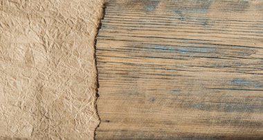 yanmış kağıt Masası ahşap arka plan üzerinde kenarlı