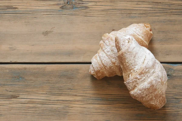 Croissant Recém Assado Mesa Madeira — Fotografia de Stock