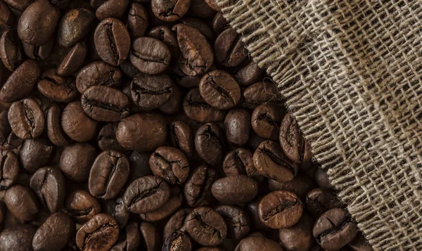 Grains de café torréfiés, peut être utilisé comme fond — Photo