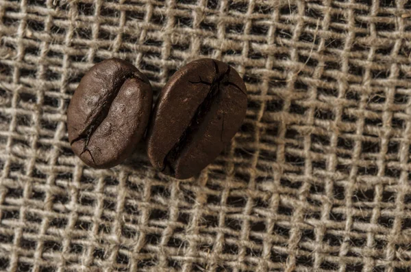 Rostade kaffebönor, kan användas som bakgrund — Stockfoto