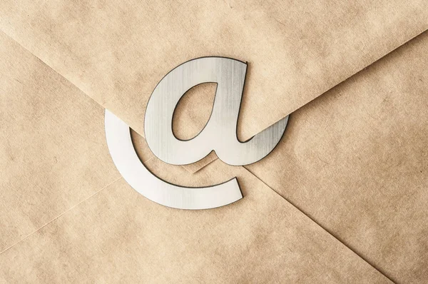 Símbolo de e-mail no conceito de cartas comerciais para internet, entre em contato u — Fotografia de Stock