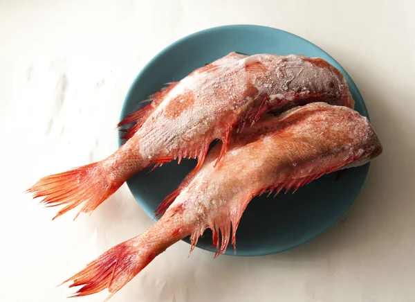 Nyers vörös tengeri hal fej nélkül. Felülnézet — Stock Fotó