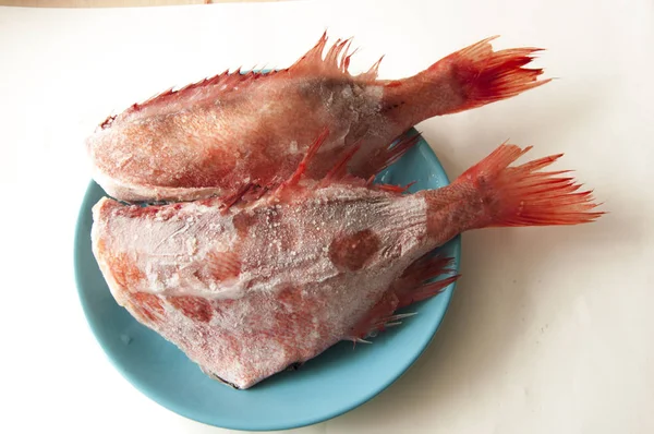 सिर के बिना कच्चे लाल समुद्री मछली। शीर्ष दृश्य — स्टॉक फ़ोटो, इमेज
