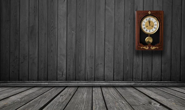 Деревянная Стена Часами Показывающими Время Пяти Минут Двенадцати Винтажный Фон — стоковое фото