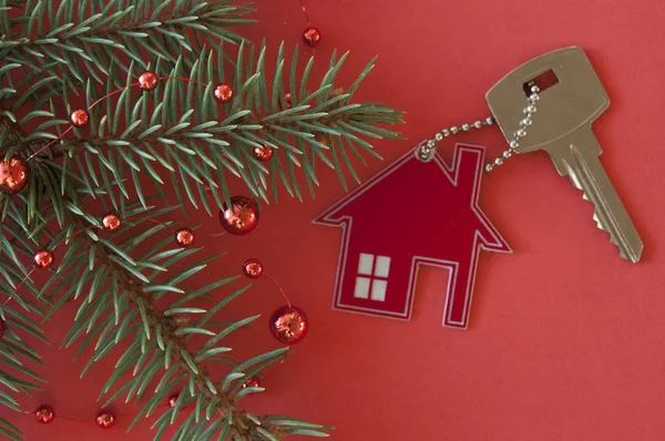 Decoración de Navidad: casa decorativa y llave de la cerradura. Conc. —  Fotos de Stock