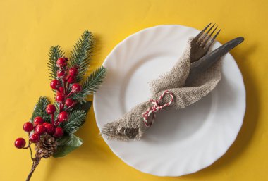 Şenlik masası, Noel yemeği, öğle yemeği. Beyaz tabak, çatal
