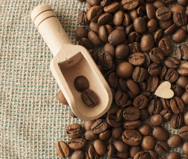 Geröstete Kaffeebohnen, können als Hintergrund verwendet werden — Stockfoto