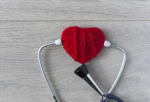 Red heart with stethoscope on white wood background. Medical hea — ストック写真