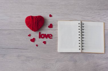 Ben de seni seviyorum. Noel ve Sevgililer Günü konsepti. 