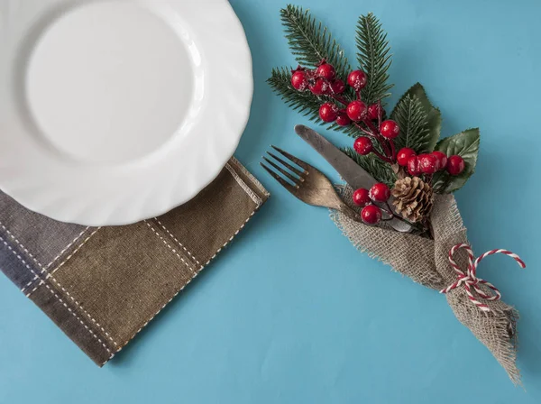 Nakrycie świątecznego stołu. Pochodzenie urlopowe — Zdjęcie stockowe