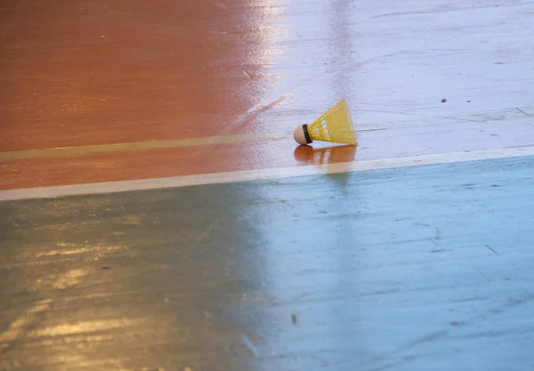 Vista de una parte de una cancha de baloncesto y voleibol — Foto de Stock