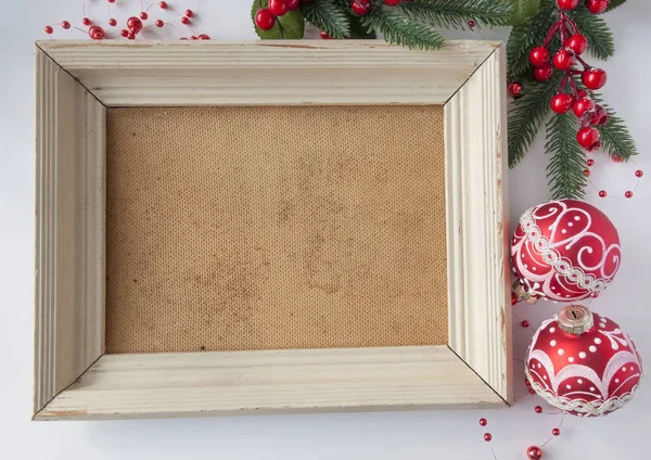 木製の画像フレームとクリスマスの装飾。フレームバック — ストック写真