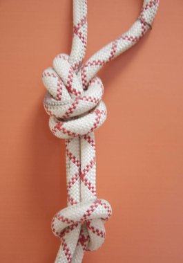 Dağcılar için ipte düğüm. Dağcılık Merkezi.