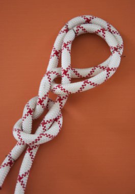 Dağcılar için ipte düğüm. Dağcılık Merkezi.