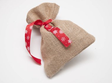 Yakın plan büyük el yapımı keten çuval bembeyaz kumaş ve c