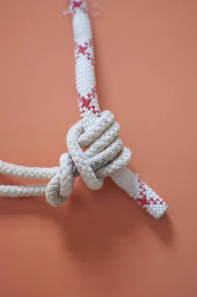 Knot on a rope for climbers. Mountaineering center. — Stock Photo, Image