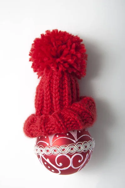 Red knitted wool beanie hat on white table top view. — Stock Photo, Image