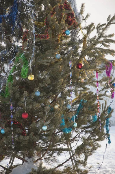 クリスマス休暇の背景。装飾されたoからぶら下がっバブル — ストック写真
