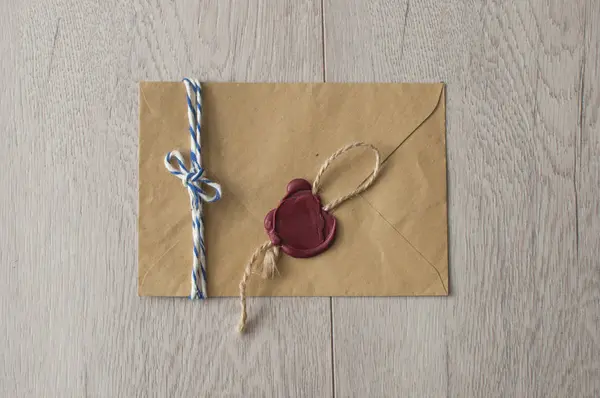 Letter with seal on table — Stock Photo, Image