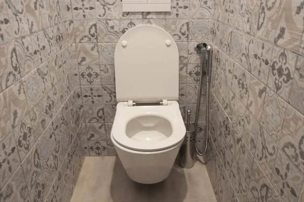 Home interior clean toilet sink bowl on tile floor — Stock Photo, Image