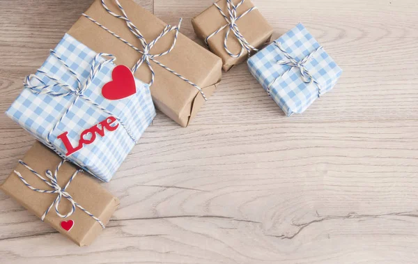 Valentine's day card. Cute composition with handmade gift boxes — ストック写真