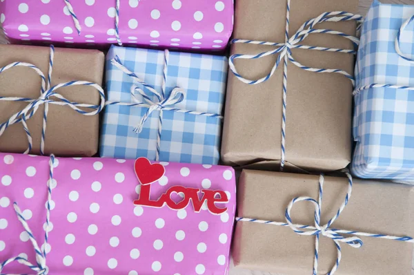 Mockup boxes for gifts of kraft paper on a wooden background. — ストック写真