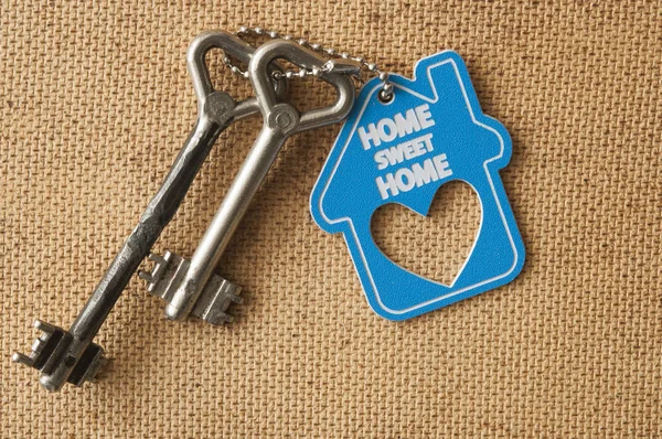 House keys with house shaped keychain — Stock Photo, Image