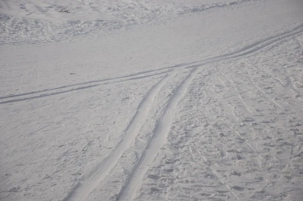 Paysage hivernal avec piste de ski de fond modifiée — Photo