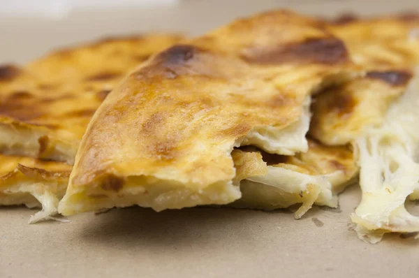 Khachapuri Doğu Geleneksel Yemekleri Fırında Peynirli Tortilla — Stok fotoğraf