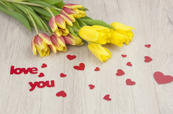 Boeket Kleurrijke Tulpen Een Witte Houten Achtergrond Met Kopieerruimte Voor — Stockfoto