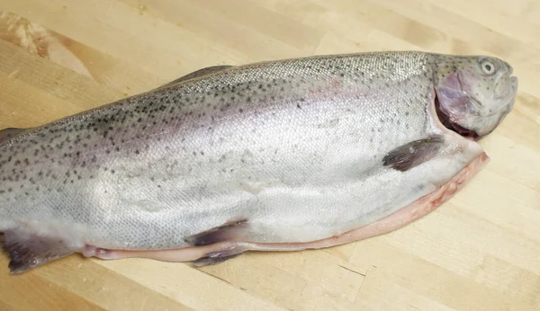 Truite Arc Ciel Fraîche Poissons Rivière Sur Fond Bois — Photo