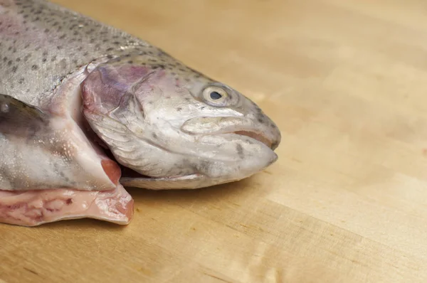 Trucha Arco Iris Fresca Peces Río Sobre Fondo Madera — Foto de Stock