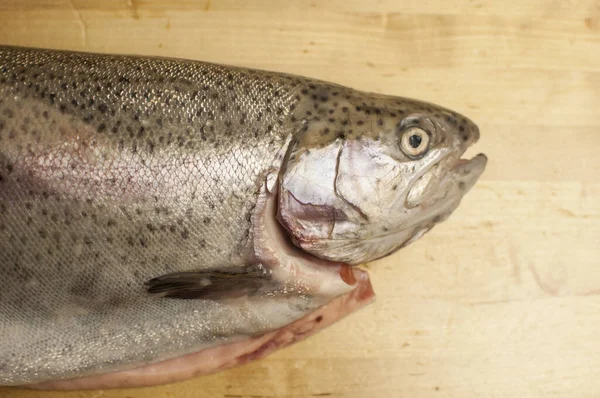 Trucha Arco Iris Fresca Peces Río Sobre Fondo Madera — Foto de Stock