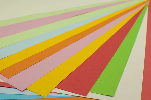Kağıt Ile Sıralanmış Farklı Renklerdeki Parlak Soyut Şekillerin Dokusu — Stok fotoğraf