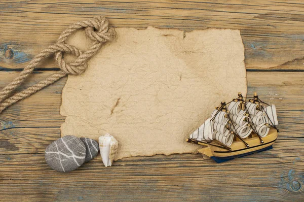Altes Papier Seil Und Modell Klassisches Boot Auf Holz Hintergrund — Stockfoto