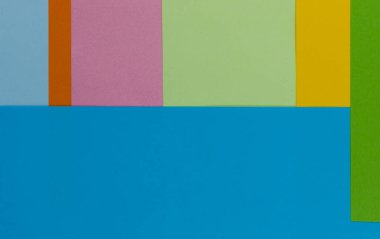 Renkli kağıtlar geometri düz kompozisyon arkaplan gökkuşağı tonlarıyla