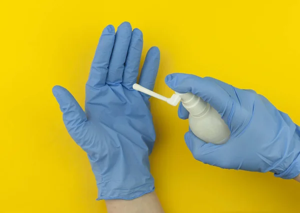 Cirujano Esteriliza Los Guantes Azules Antes Cirugía — Foto de Stock