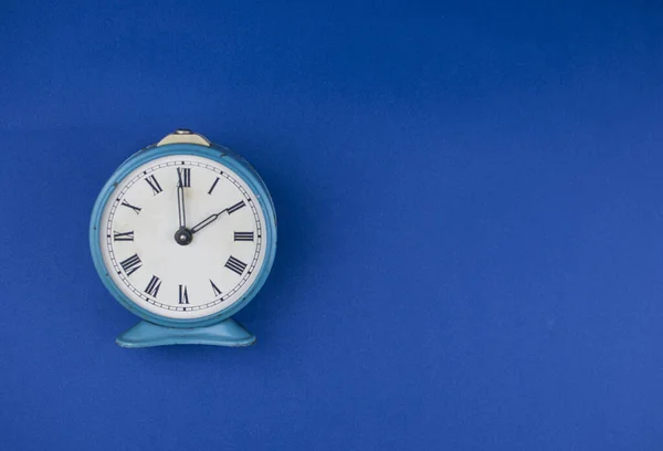 Retro Beautiful Alarm Clock Blue Color Background Copy Space — Stock Photo, Image