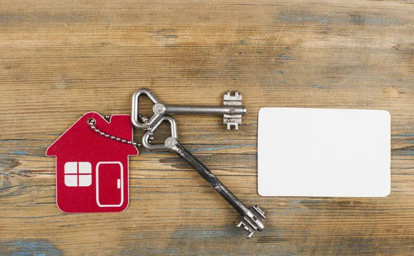 Schlüsselanhänger Mit Haussymbol Mit Einer Reinen Karte Für Den Text — Stockfoto