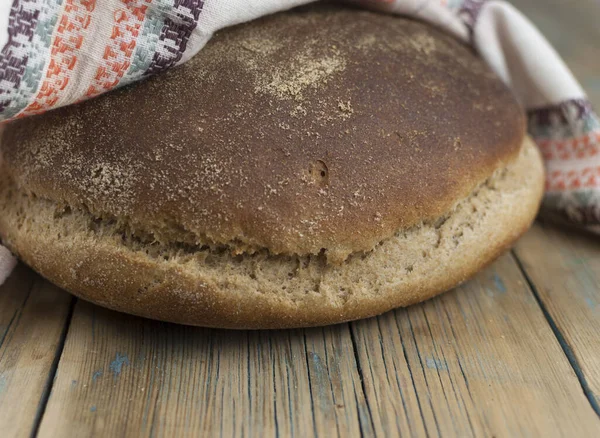 Fotokopi Alanı Olan Taze Ekşi Ekmeğin Yuvarlak Somunu — Stok fotoğraf