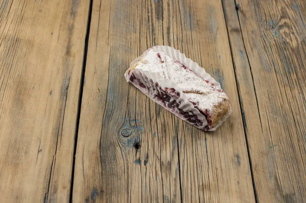 Torta Baga Caseira Delicioso Strudel Com Uma Cereja Torta Strudel — Fotografia de Stock