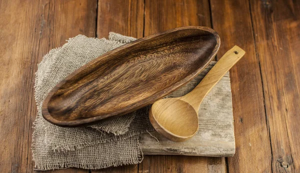 Leere Hölzerne Schüssel Und Löffelhand Auf Dem Dunklen Holztisch Der — Stockfoto