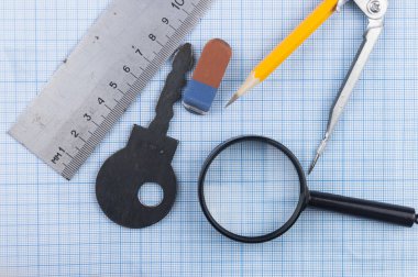 Matematik geometri aracı matematik sınıfındaki öğrenciler için kopya alanı kağıt grafik arkaplanı üzerine metin için. Matematik kavramı
