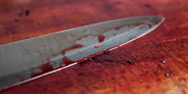 Μαχαίρι Grunge Αίματος Ξύλο Κοπής Σκάφους — Φωτογραφία Αρχείου