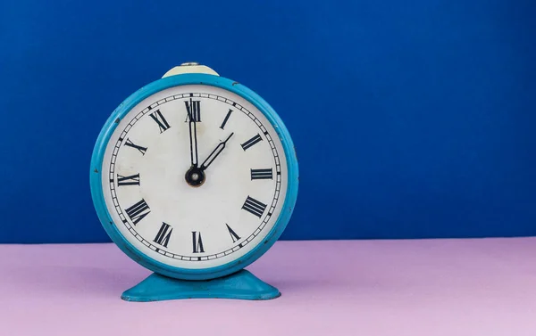 Vintage Alarm Clock Light Blue Background Space Text — Stock Photo, Image