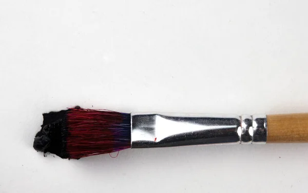 Pinsel Mit Schwarzer Farbe Isoliert Auf Weißem Hintergrund — Stockfoto