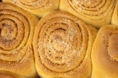 Taze ev yapımı tarçınlı rulo